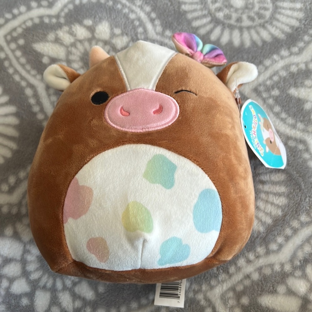 Cow Squishmallow - Griella